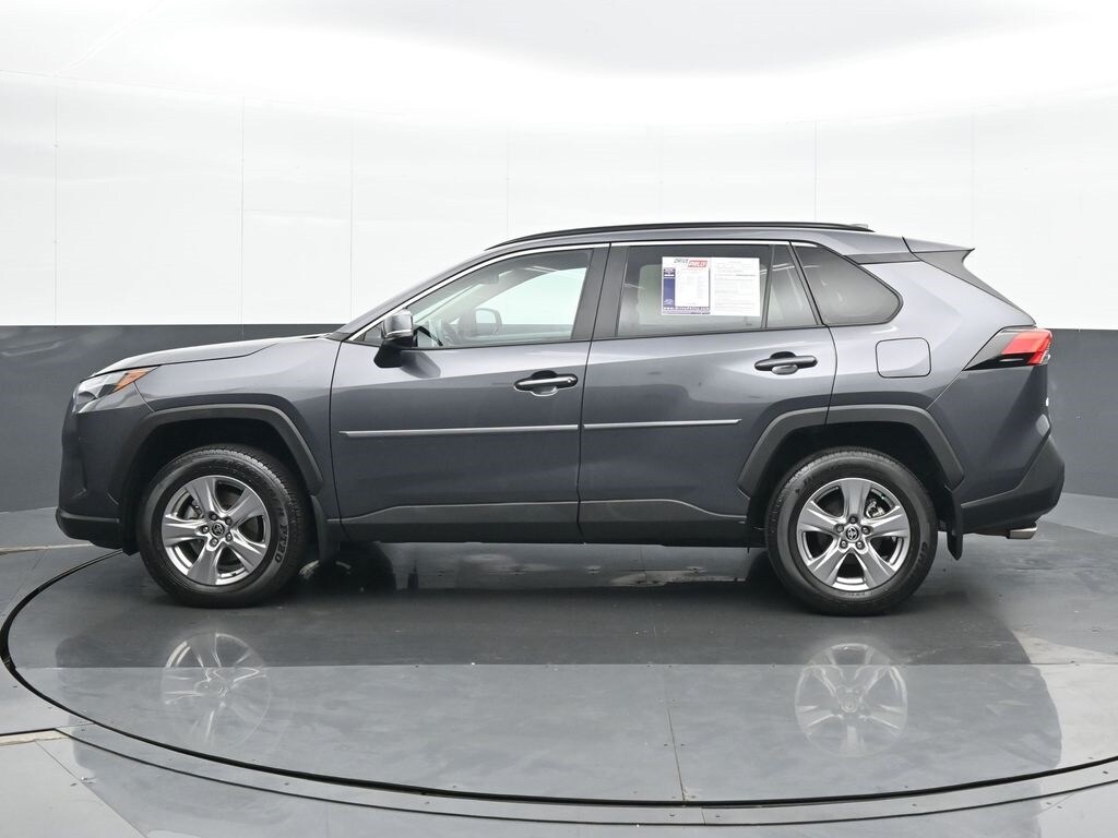 2023 Toyota RAV4 XLE photo 2