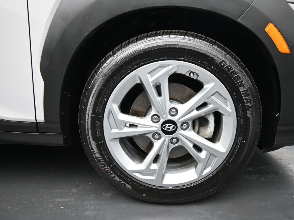 2023 Hyundai Kona SEL photo 2
