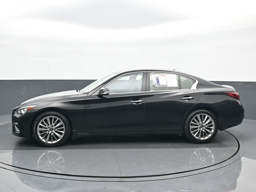 2022 Infiniti Q50 LUXE photo 2