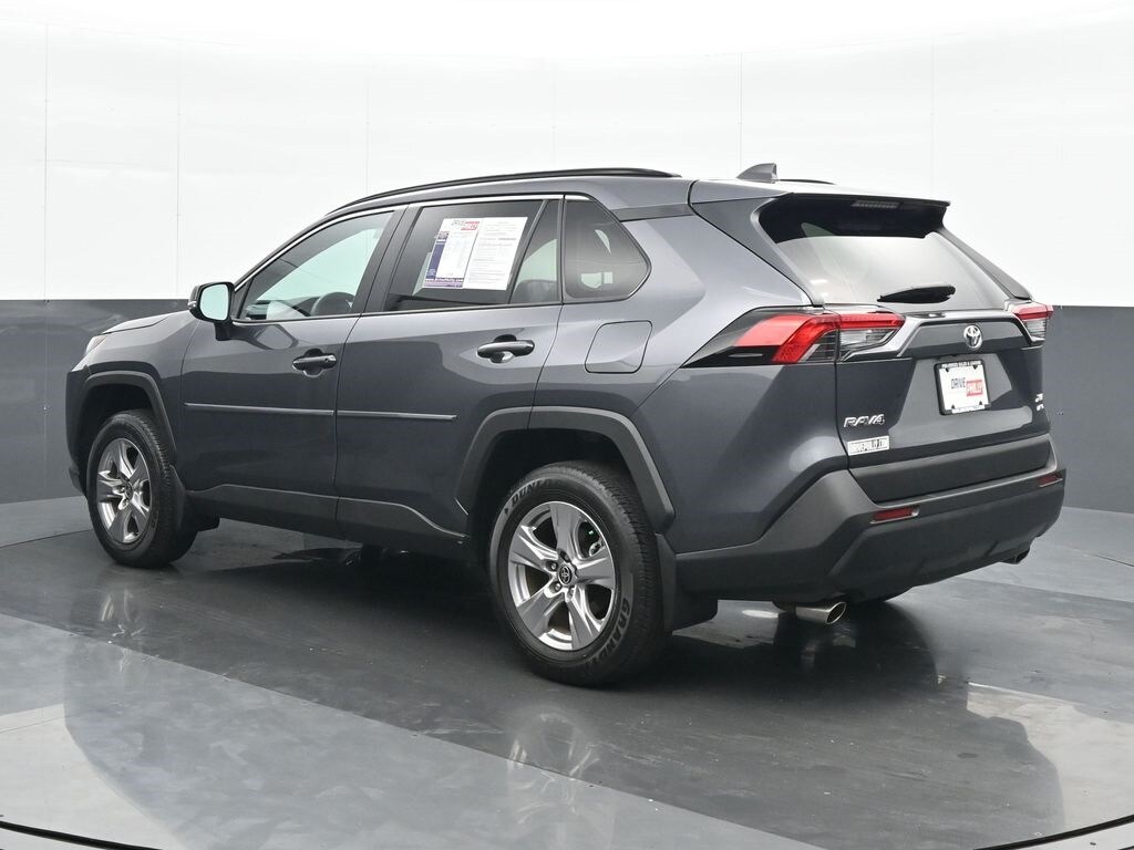 2023 Toyota RAV4 XLE photo 3