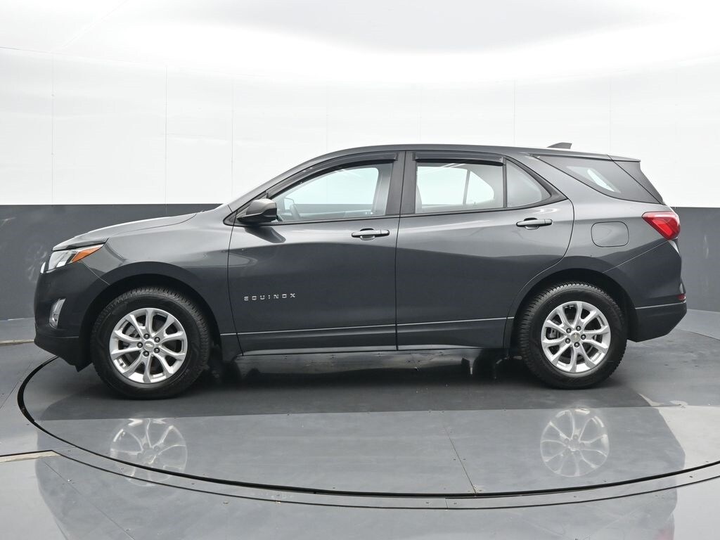 2021 Chevrolet Equinox LS photo 2