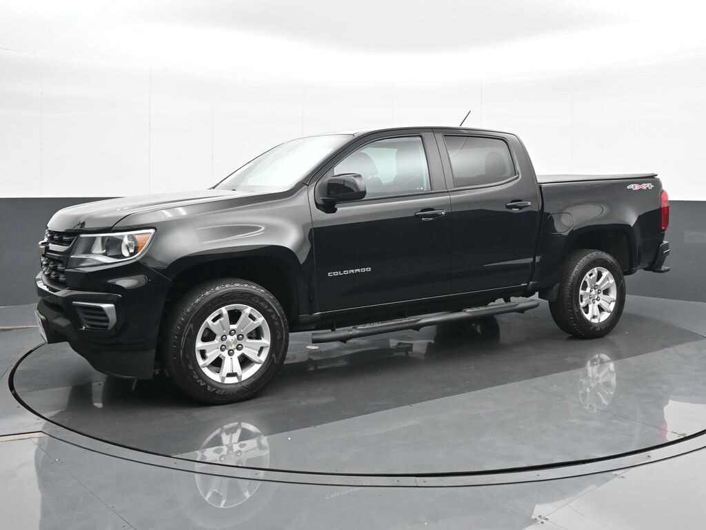 2022 Chevrolet Colorado LT photo 2