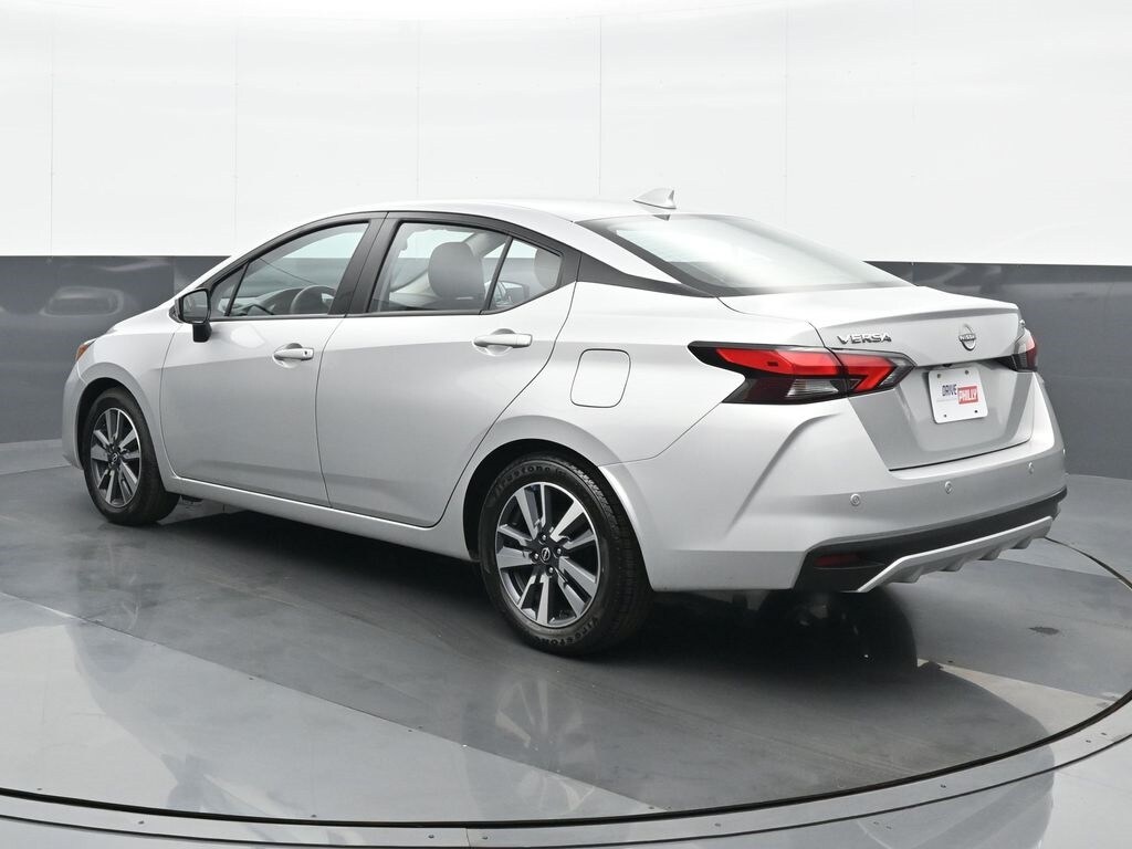 2023 Nissan Versa 1.6 SV photo 3