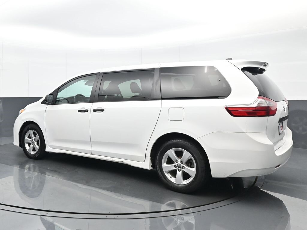 2020 Toyota Sienna L photo 4