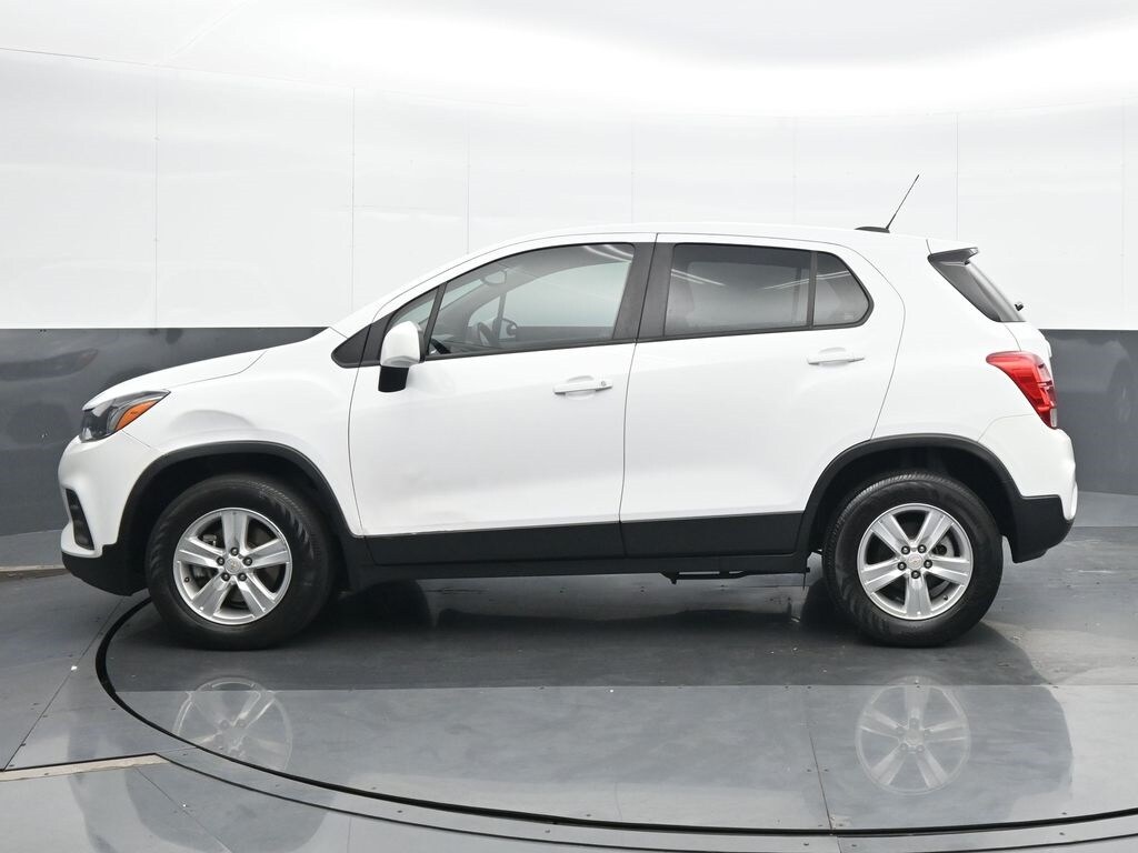 2021 Chevrolet Trax LS photo 3