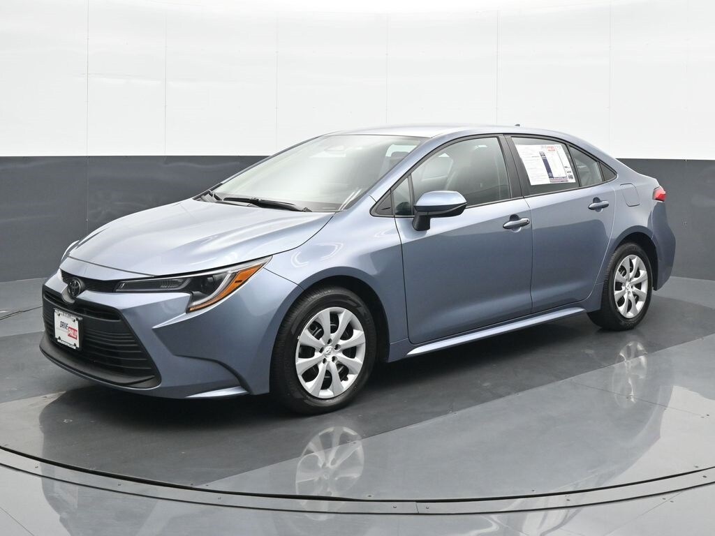 2024 Toyota Corolla LE photo 2