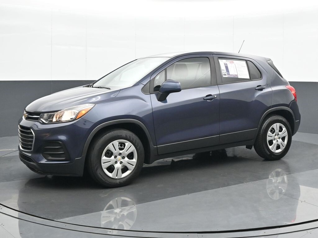 2019 Chevrolet Trax LS photo 2