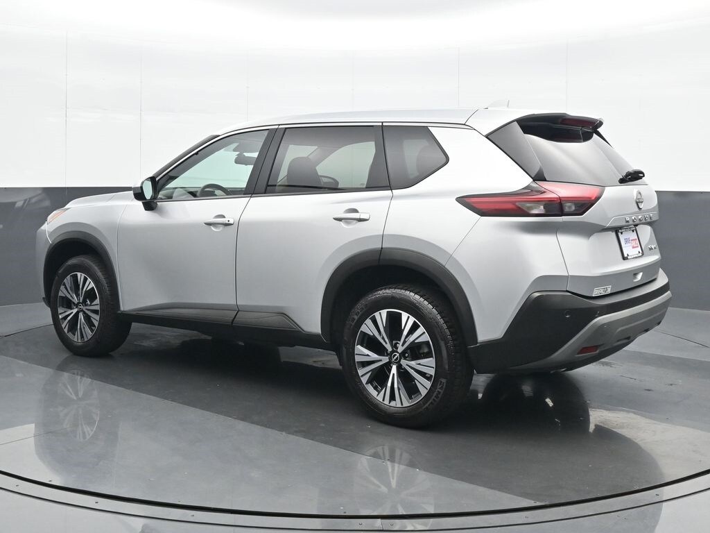 2023 Nissan Rogue SV photo 3