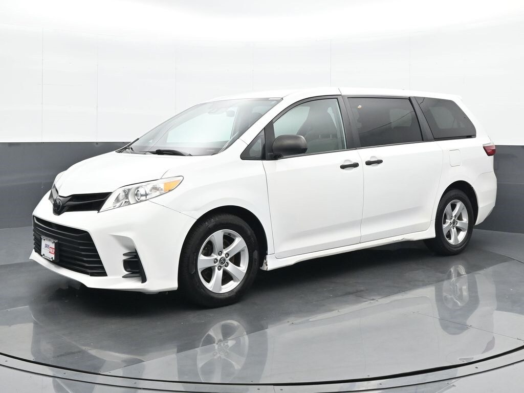 2020 Toyota Sienna L photo 2
