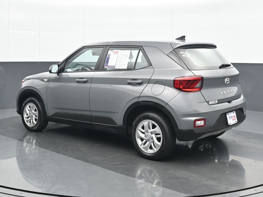 2022 Hyundai Venue SE photo 3