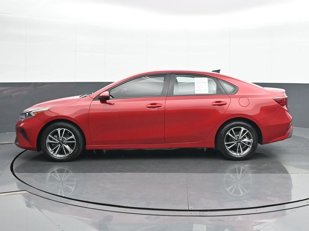 2023 Kia Forte LXS photo 3