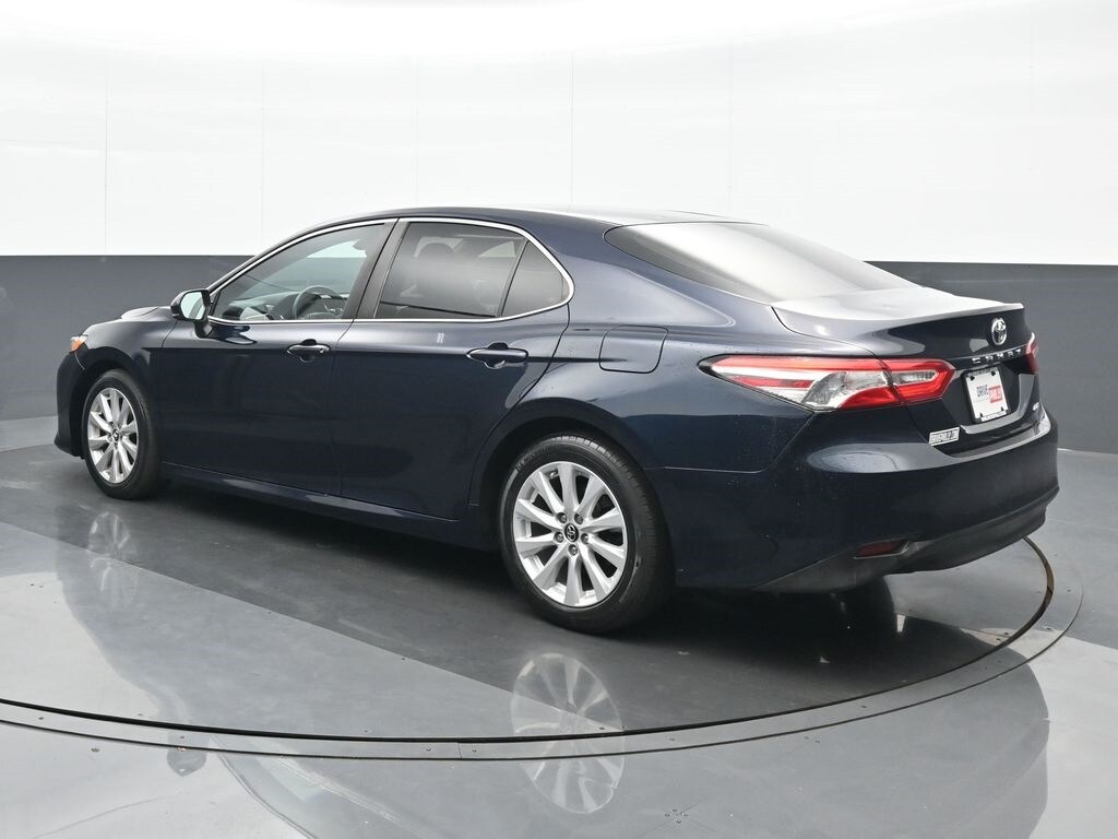 2018 Toyota Camry SE XLE photo 3
