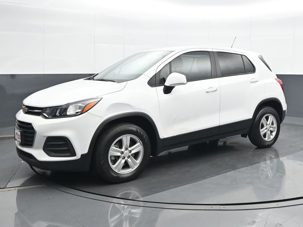 2021 Chevrolet Trax LS photo 2