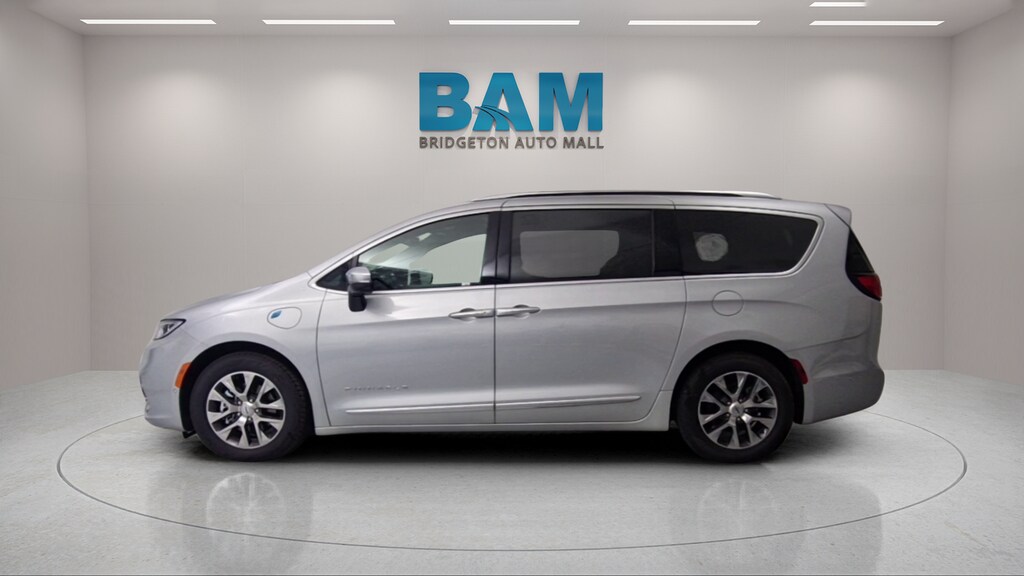 Used 2023 Chrysler Pacifica Plug-In Hybrid Pinnacle Van Passenger Van