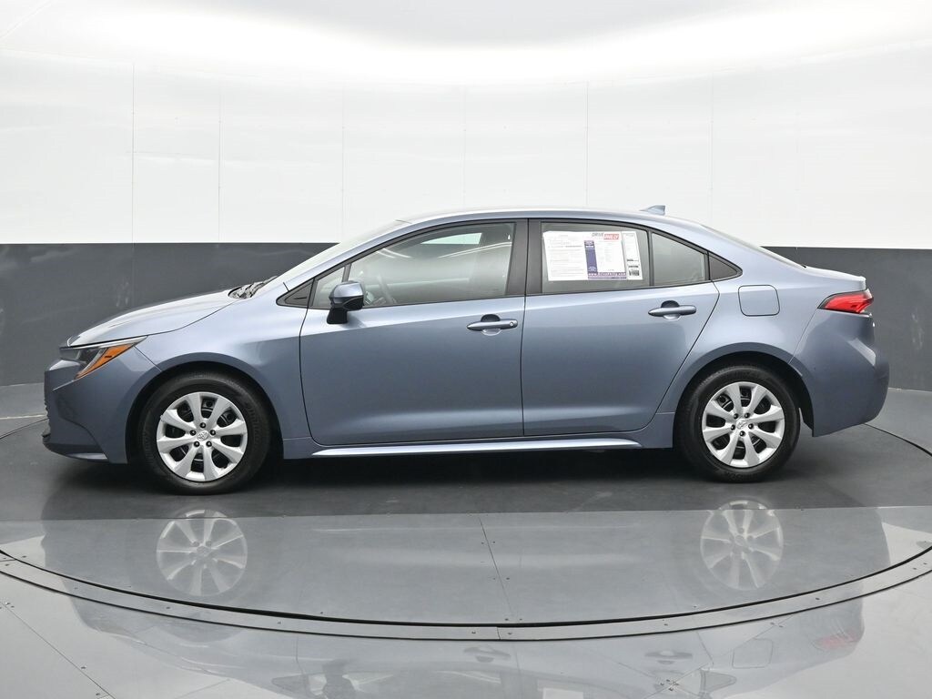 2024 Toyota Corolla LE photo 3