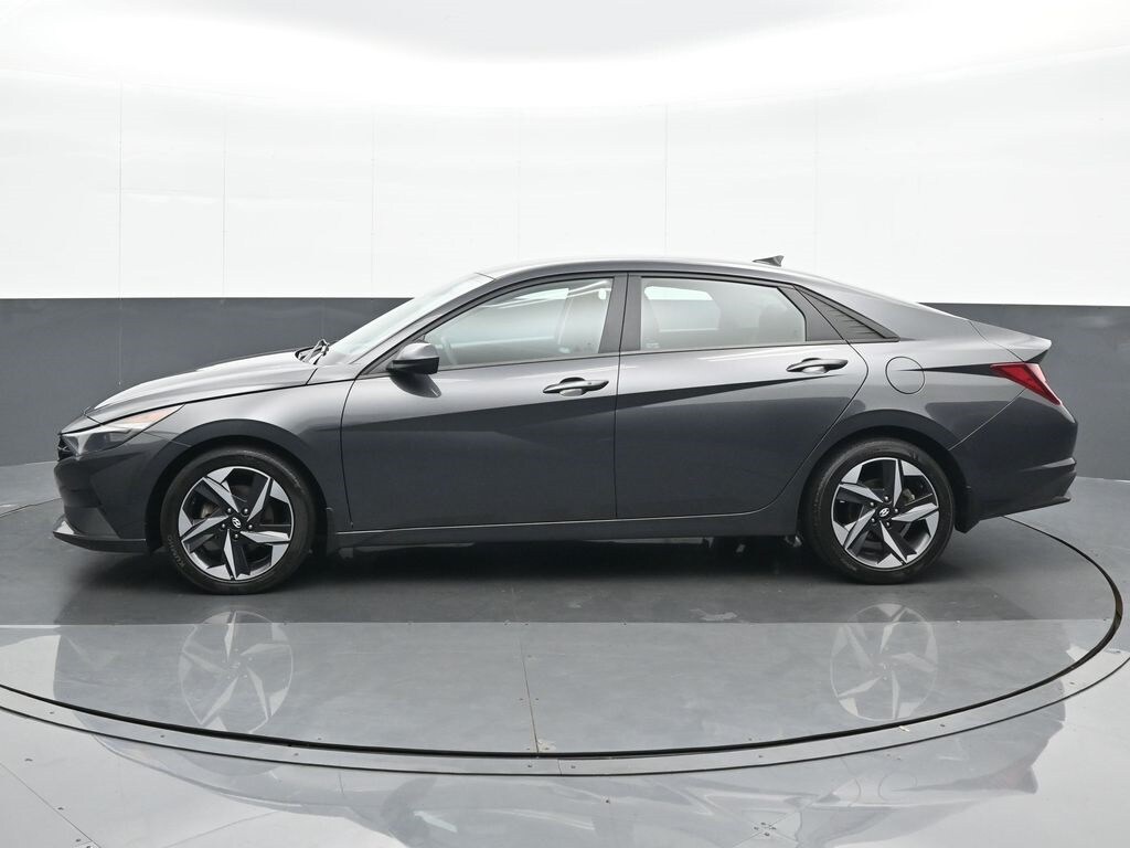 2023 Hyundai Elantra SEL Convenience photo 3