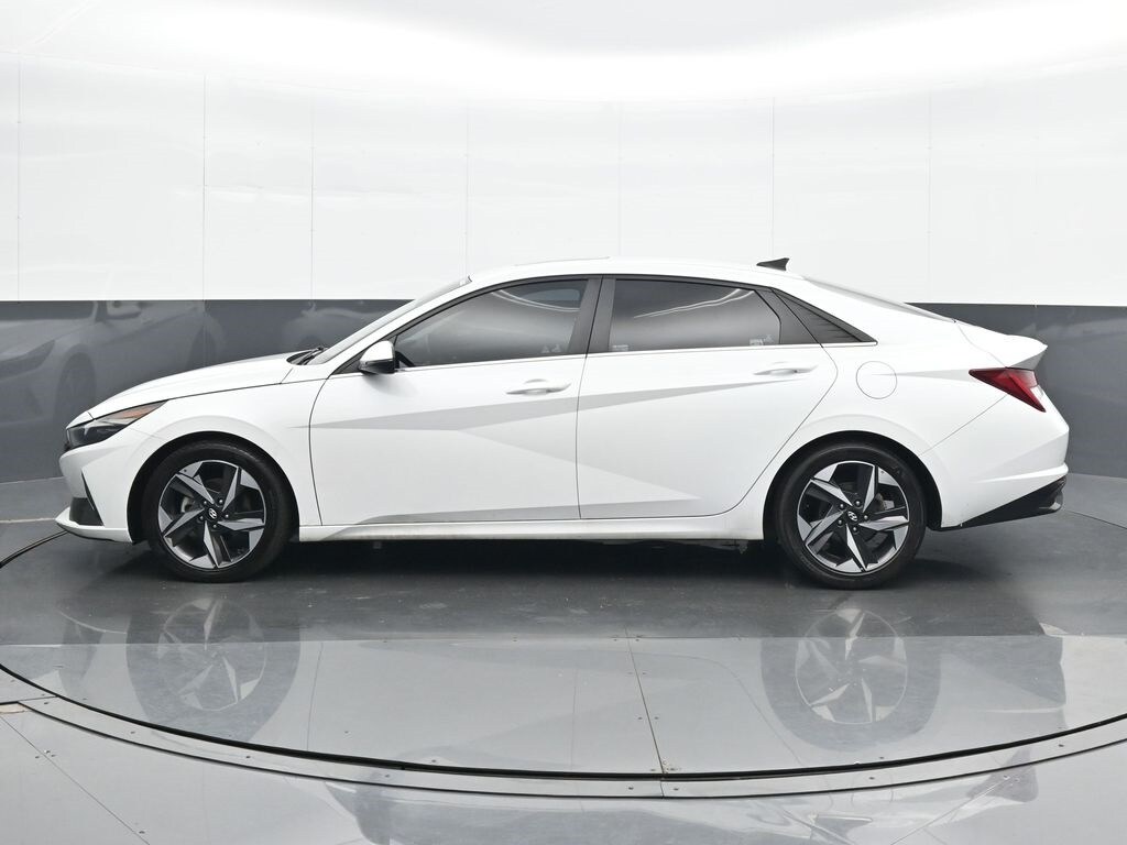 2022 Hyundai Elantra Limited photo 3