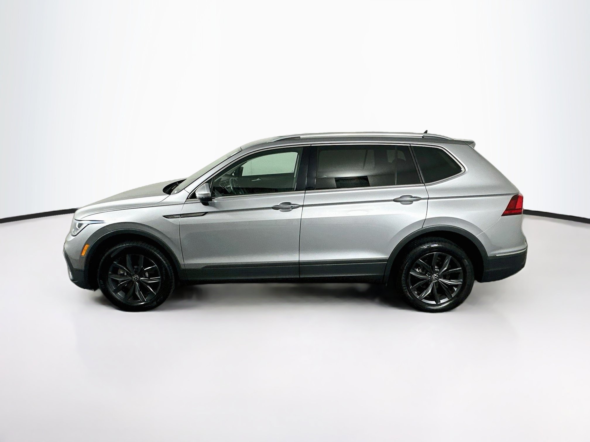 Used 2023 Volkswagen Tiguan SE 2.0T SE FWD