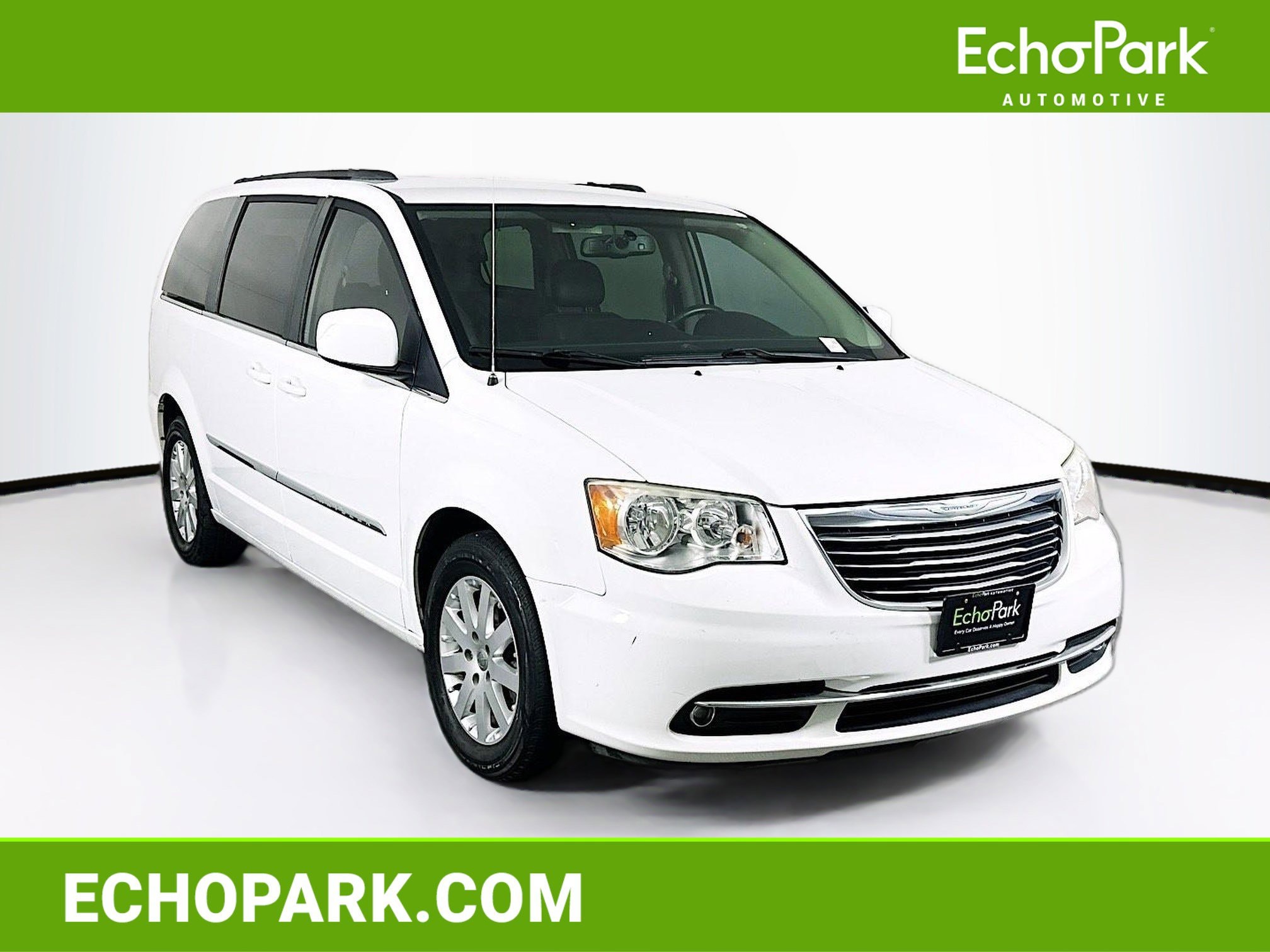 2015 Chrysler Town & Country Touring's photo