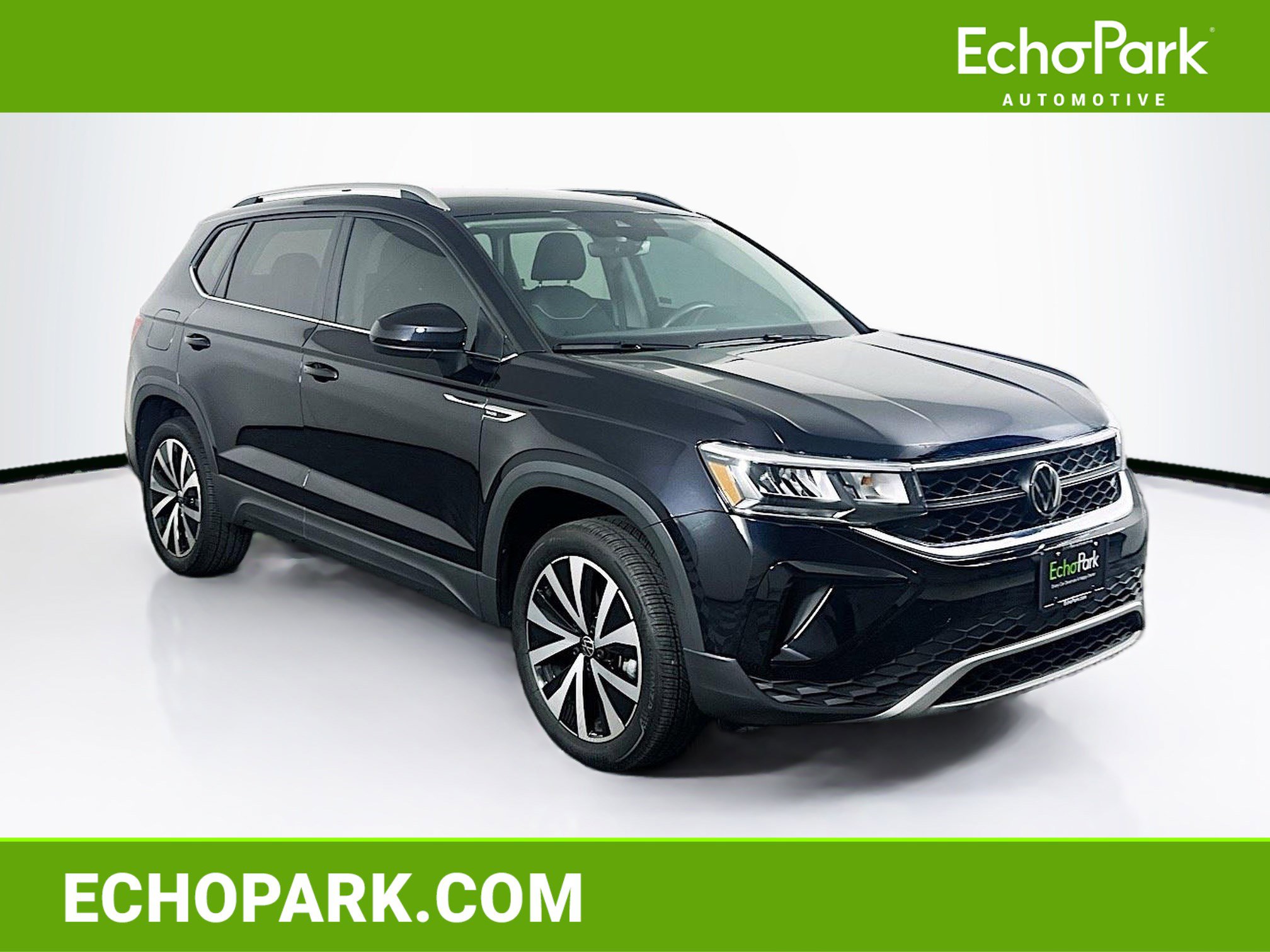 2024 Volkswagen Taos SE's photo