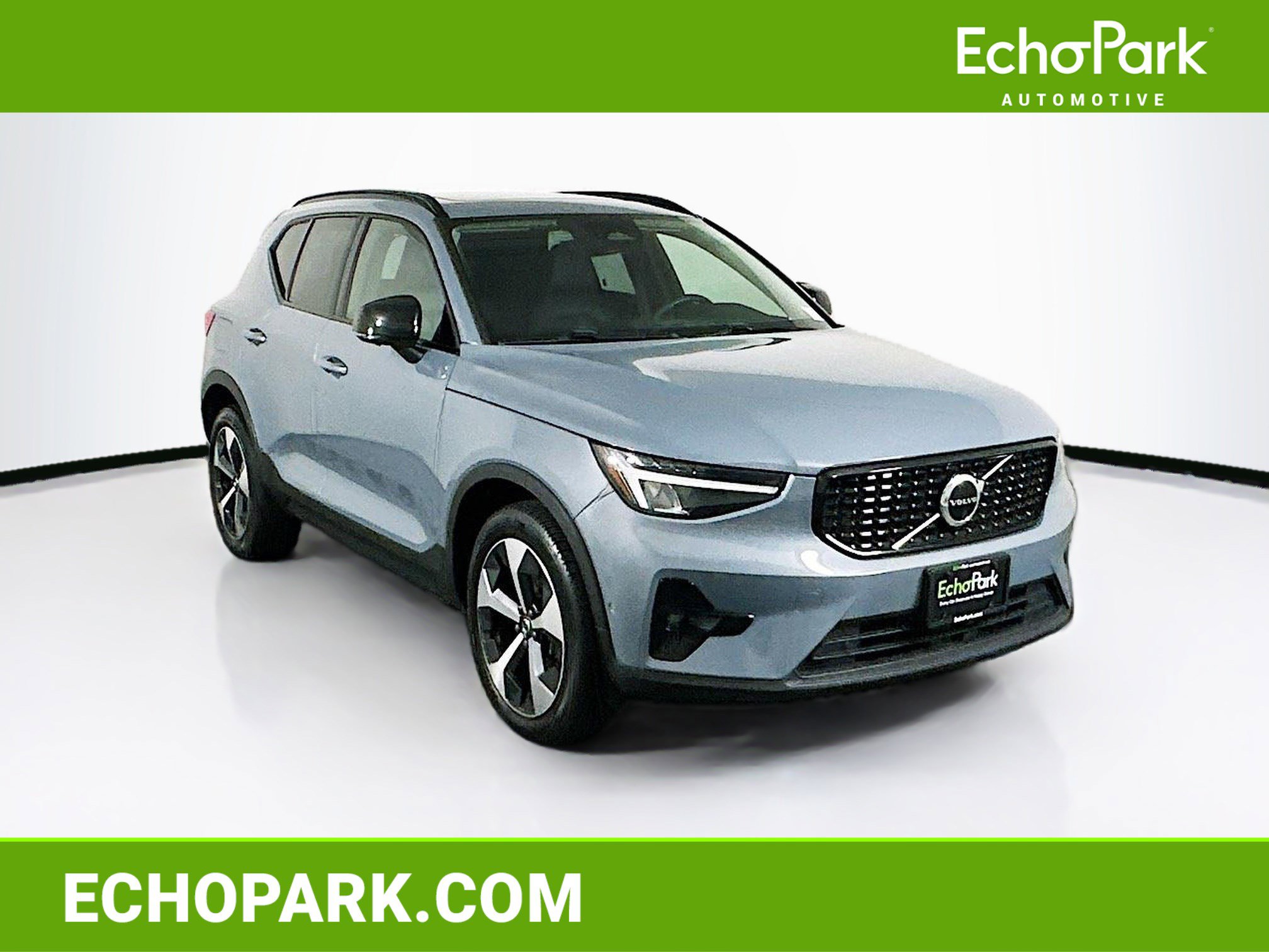 2023 Volvo XC40 B4 Ultimate Dark's photo