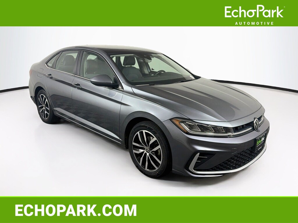 Used 2025 Volkswagen Jetta SE SE Auto