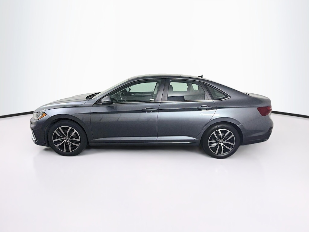 Used 2025 Volkswagen Jetta SE SE Auto