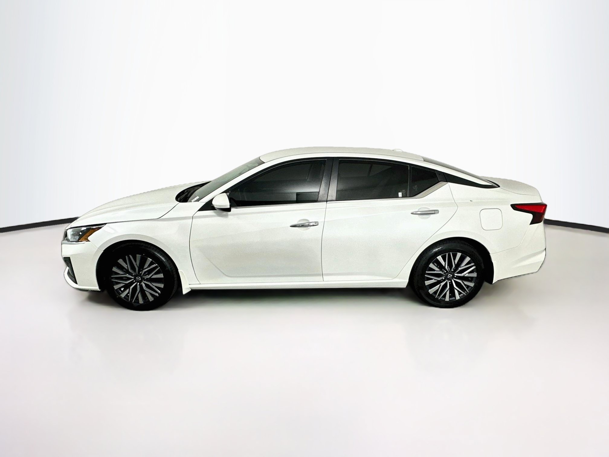 Used 2023 Nissan Altima 2.5 SV Sedan
