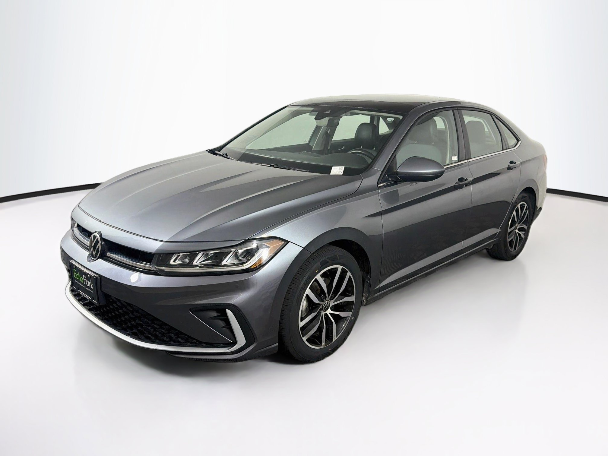 Used 2025 Volkswagen Jetta SE SE Auto
