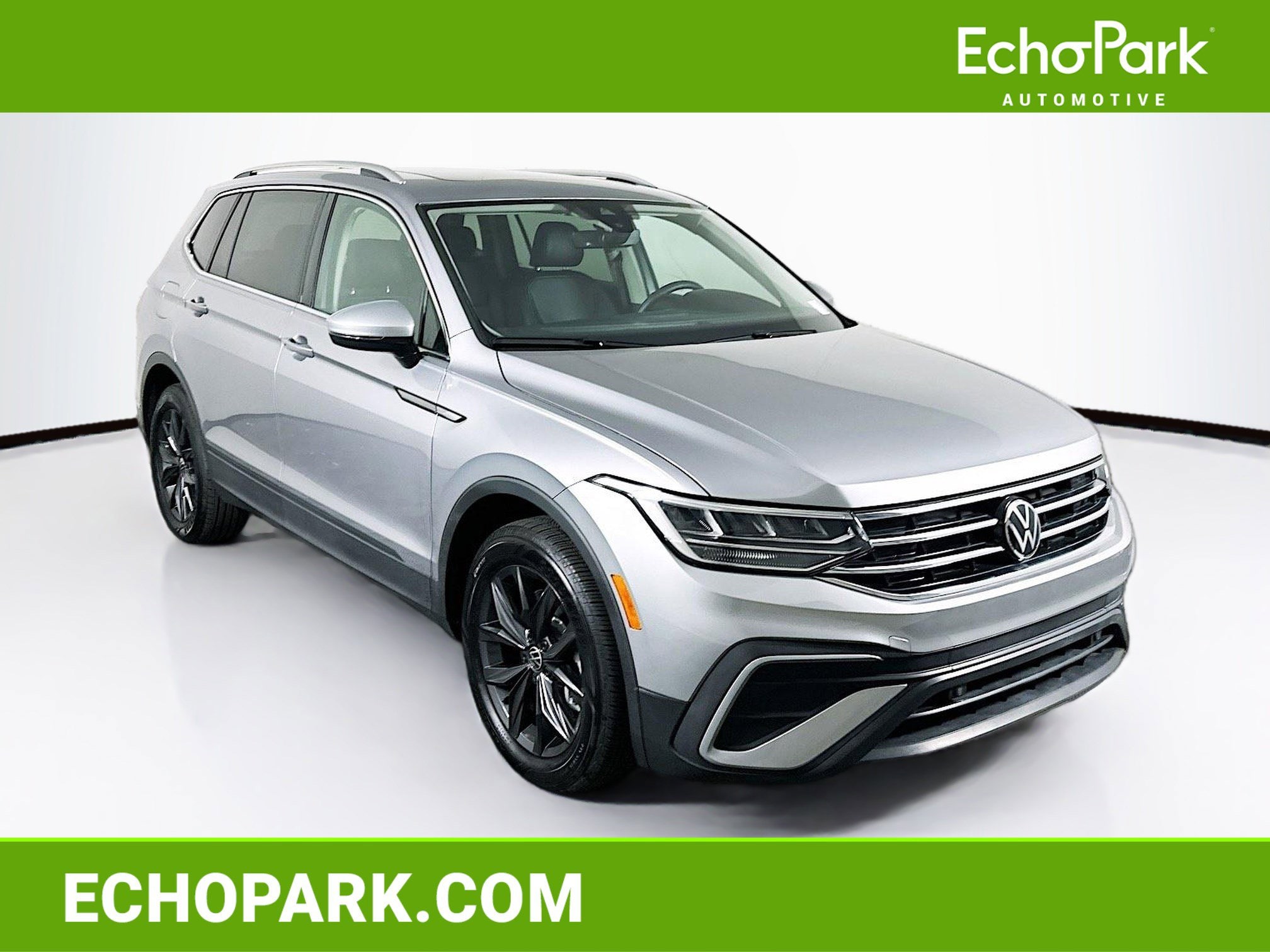 2024 Volkswagen Tiguan SE's photo