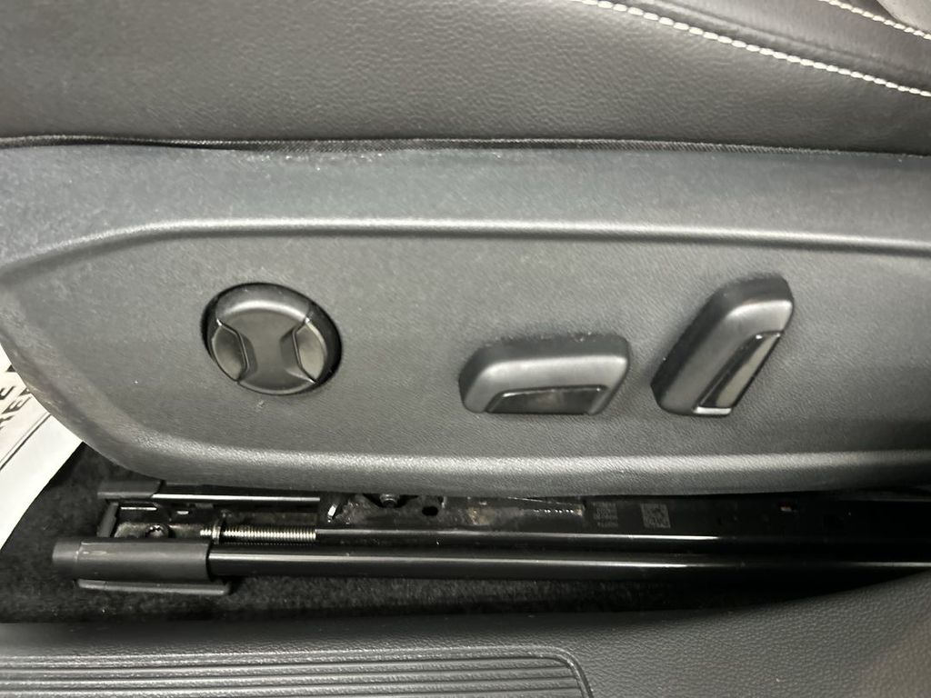 2024 Volkswagen Jetta SE - Photo 11