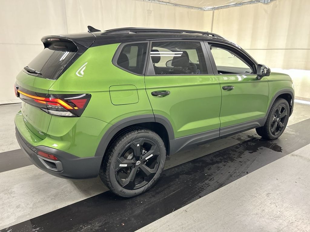 New 2026 Volkswagen Taos 1.5T SE Black SUV