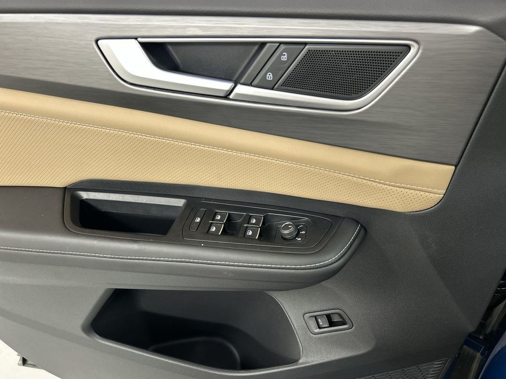 2025 Volkswagen Atlas Cross Sport SE w/Tech - Photo 11