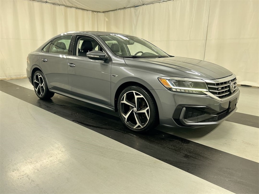2020 Volkswagen Passat R-Line's photo