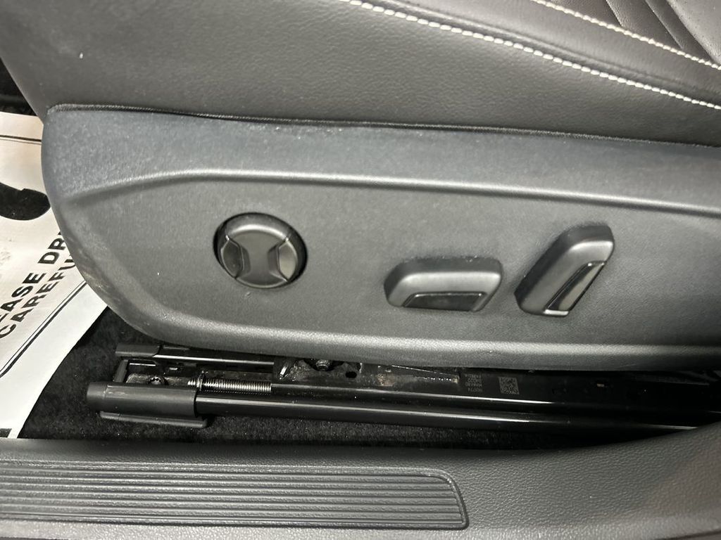 2024 Volkswagen Jetta SE - Photo 10