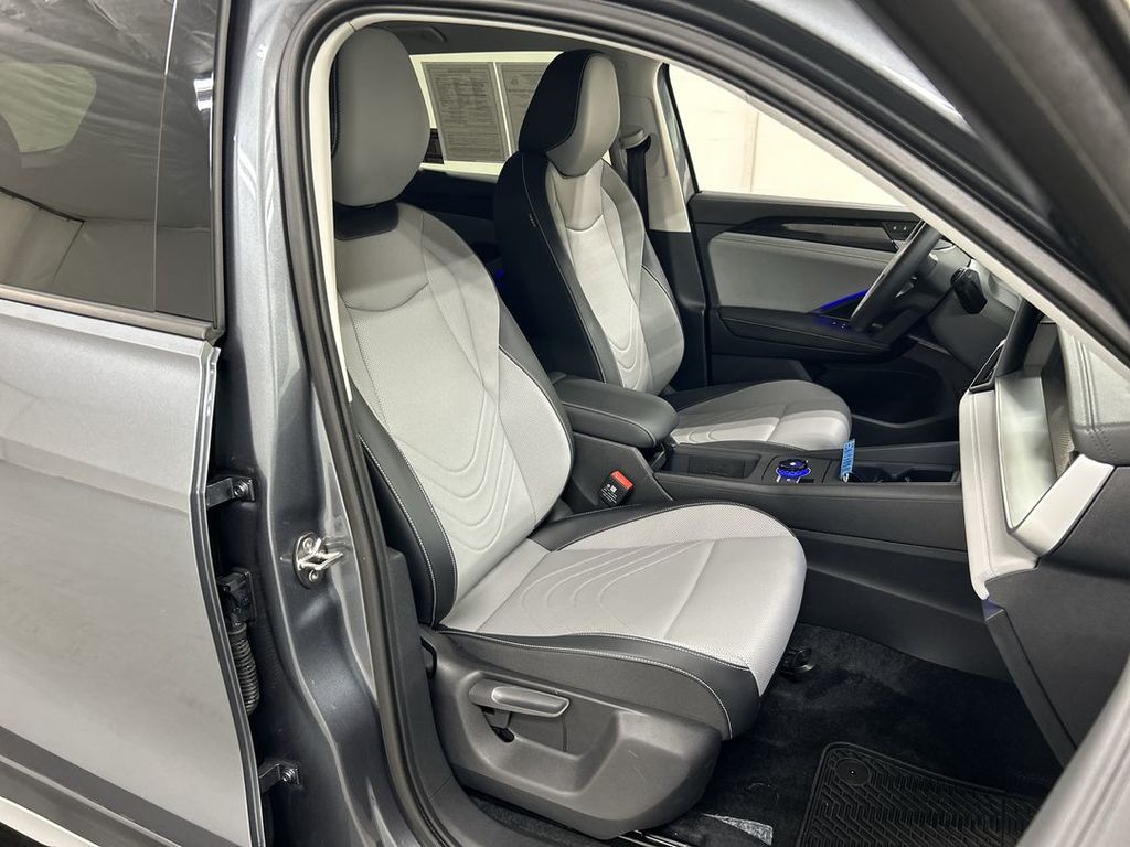 2026 Volkswagen Tiguan SE - Photo 22