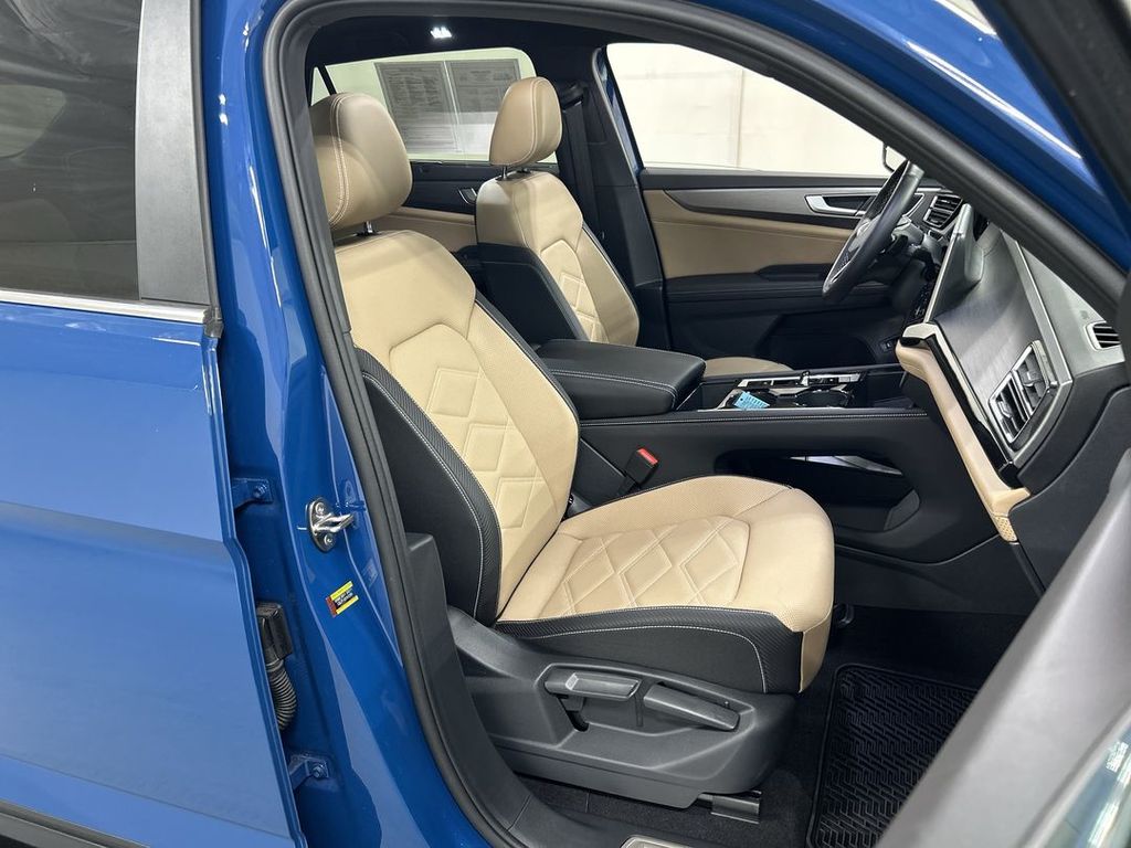 2025 Volkswagen Atlas Cross Sport SE w/Tech - Photo 23