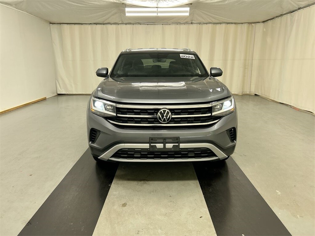 2022 Volkswagen Atlas Cross Sport SE photo 2