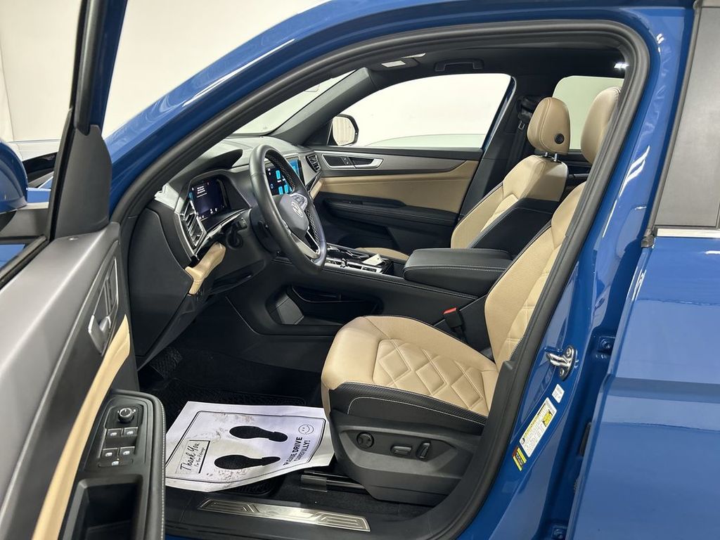 2025 Volkswagen Atlas Cross Sport SE w/Tech - Photo 9