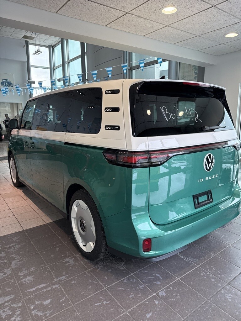 2025 Volkswagen ID. Buzz photo 3