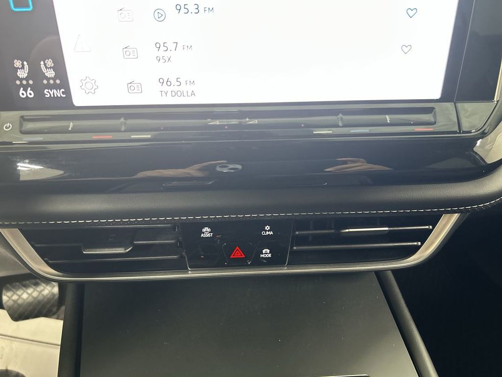 2024 Volkswagen Atlas SE - Photo 16