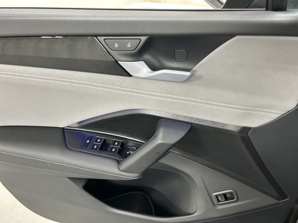 2026 Volkswagen Tiguan SE - Photo 11