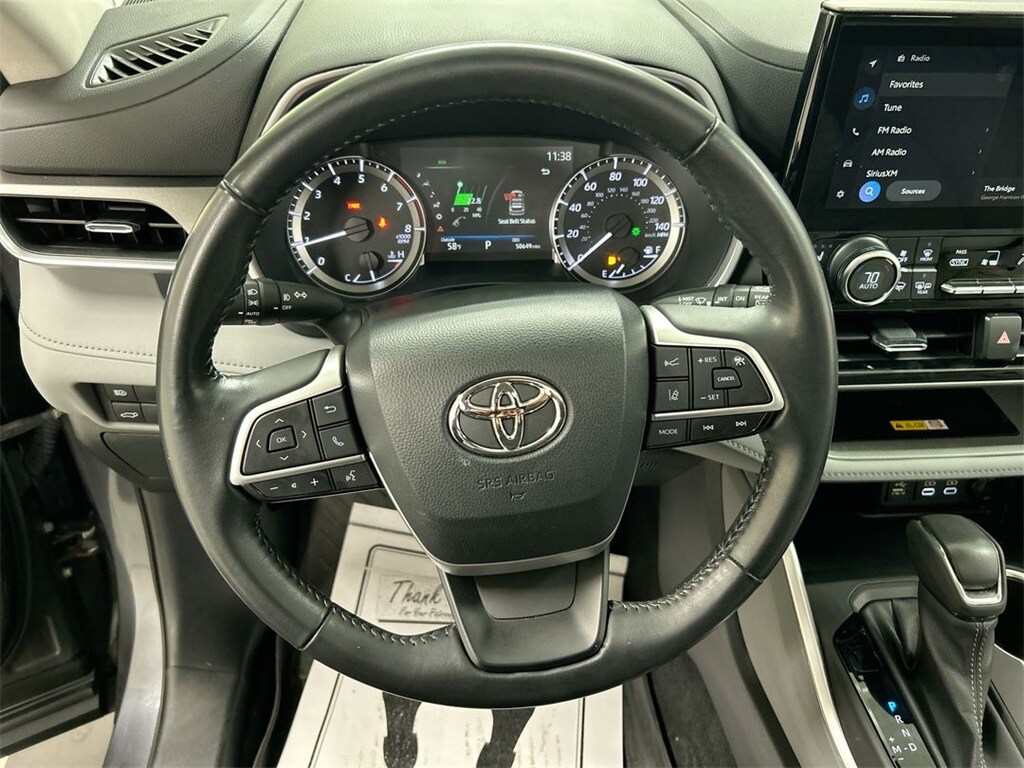 2023 Toyota Highlander L photo 4