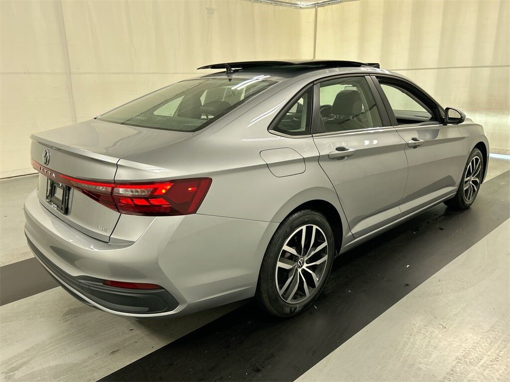 2025 Volkswagen Jetta 1.5T SE photo 2