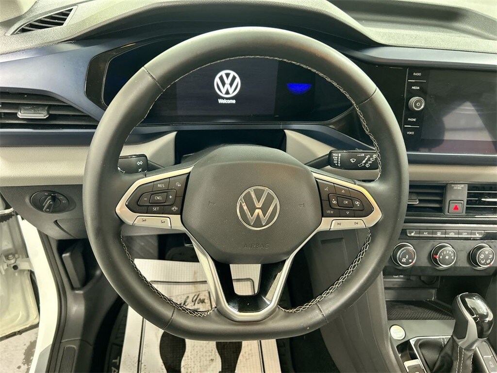 2022 Volkswagen Taos SE photo 4