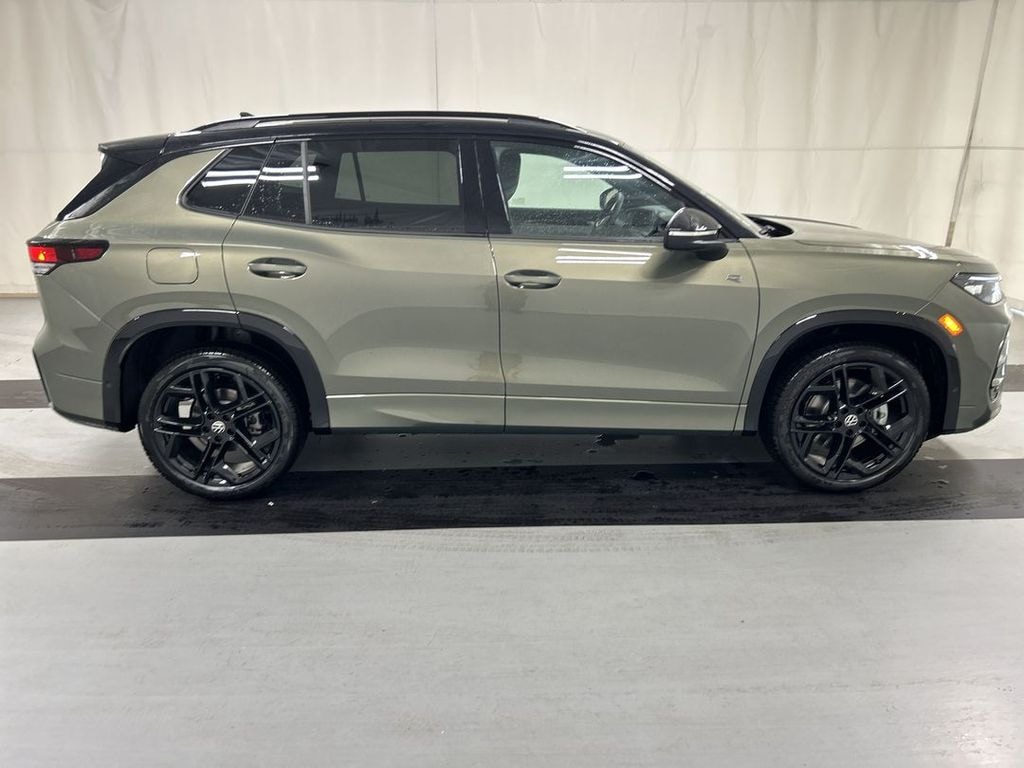 New 2026 Volkswagen Tiguan 2.0T SE R-Line Black SUV