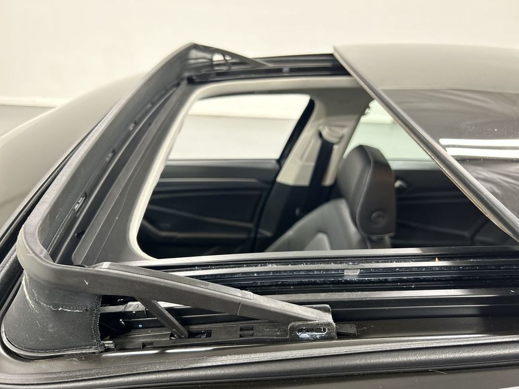 2024 Volkswagen Jetta SE - Photo 19