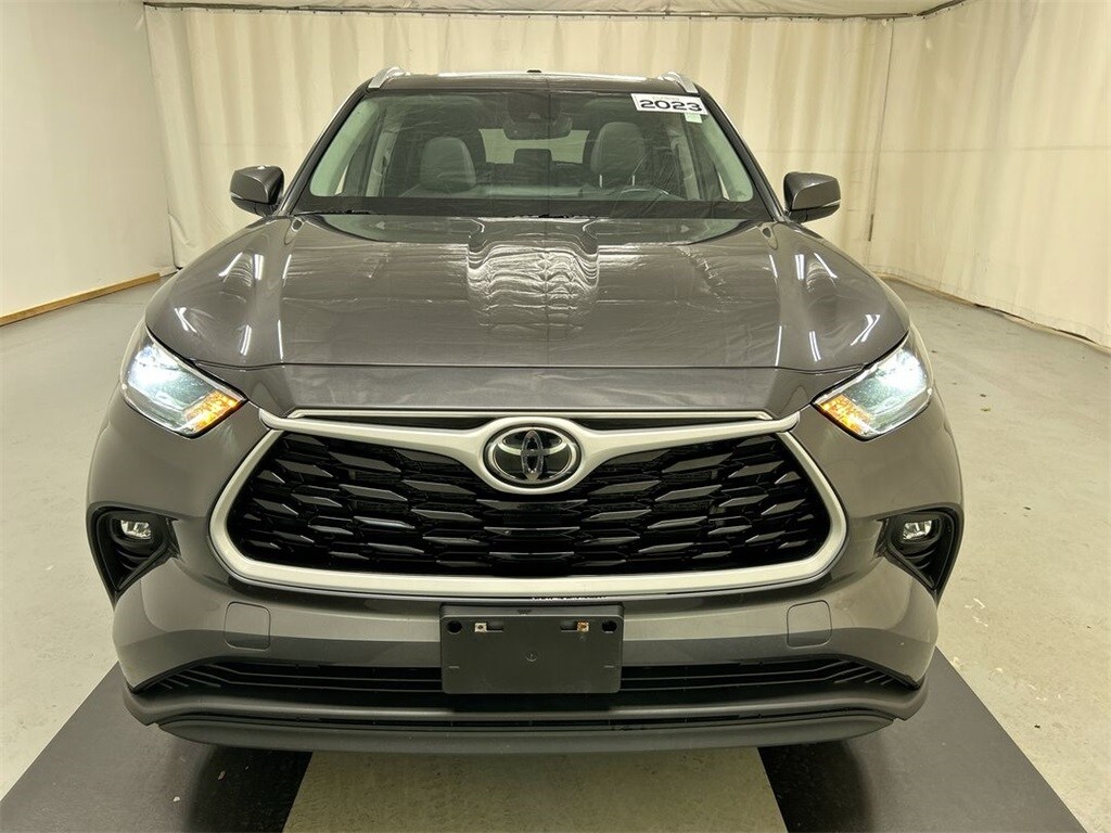 2023 Toyota Highlander L photo 3