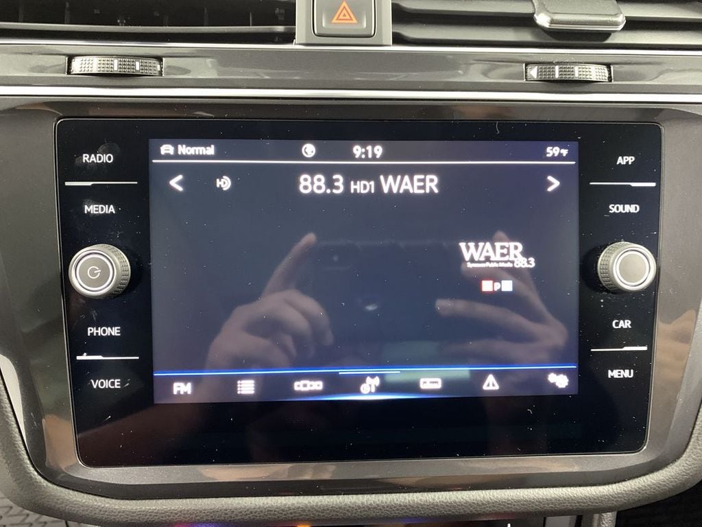 2022 Volkswagen Tiguan SE - Photo 14