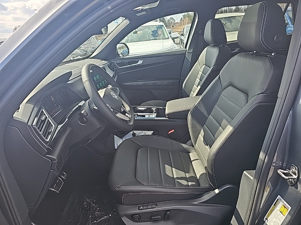 2025 Volkswagen Atlas Cross Sport SEL R-Line photo 4